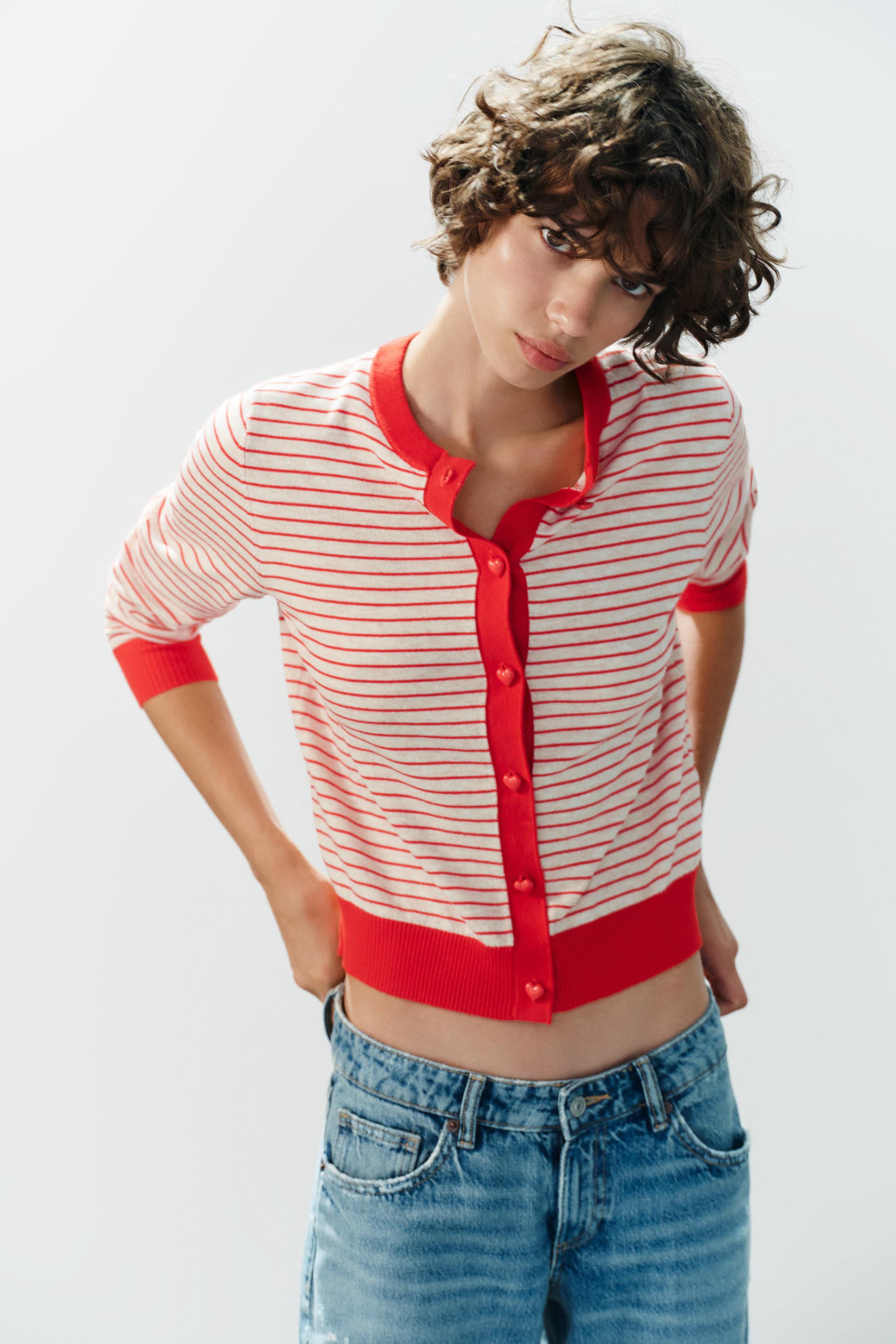 GILET EN MAILLE RAYÉ À BOUTONS CŒUR